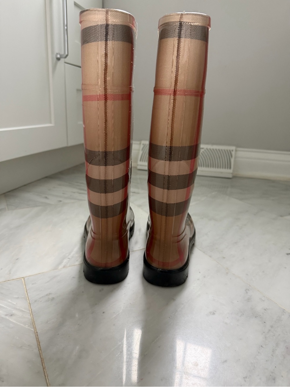 Burberry Beige Plaid and Black Authentic Rubber Rainboot - Picture 3 of 8